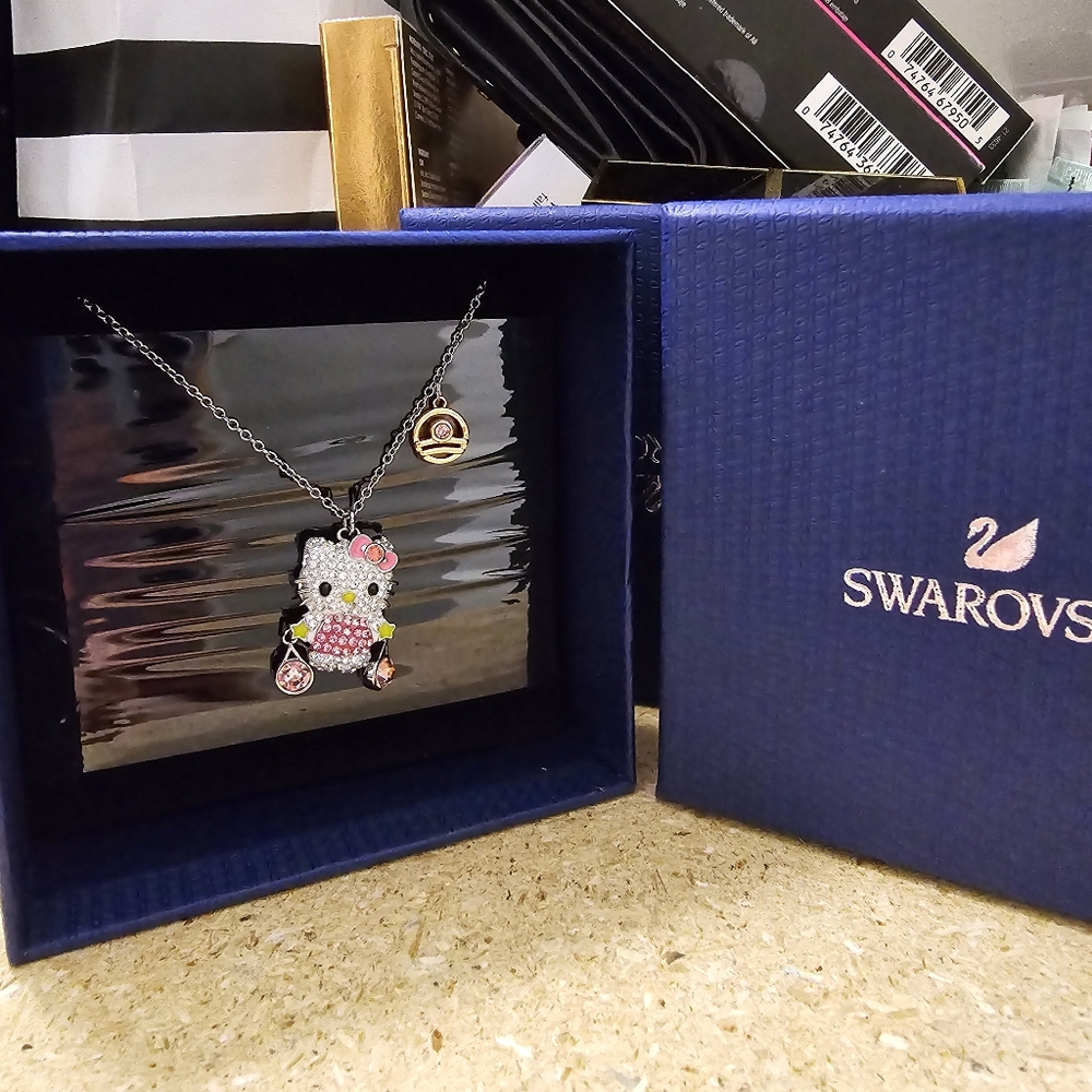 Swarovski hello kitty zodica Libra necklace